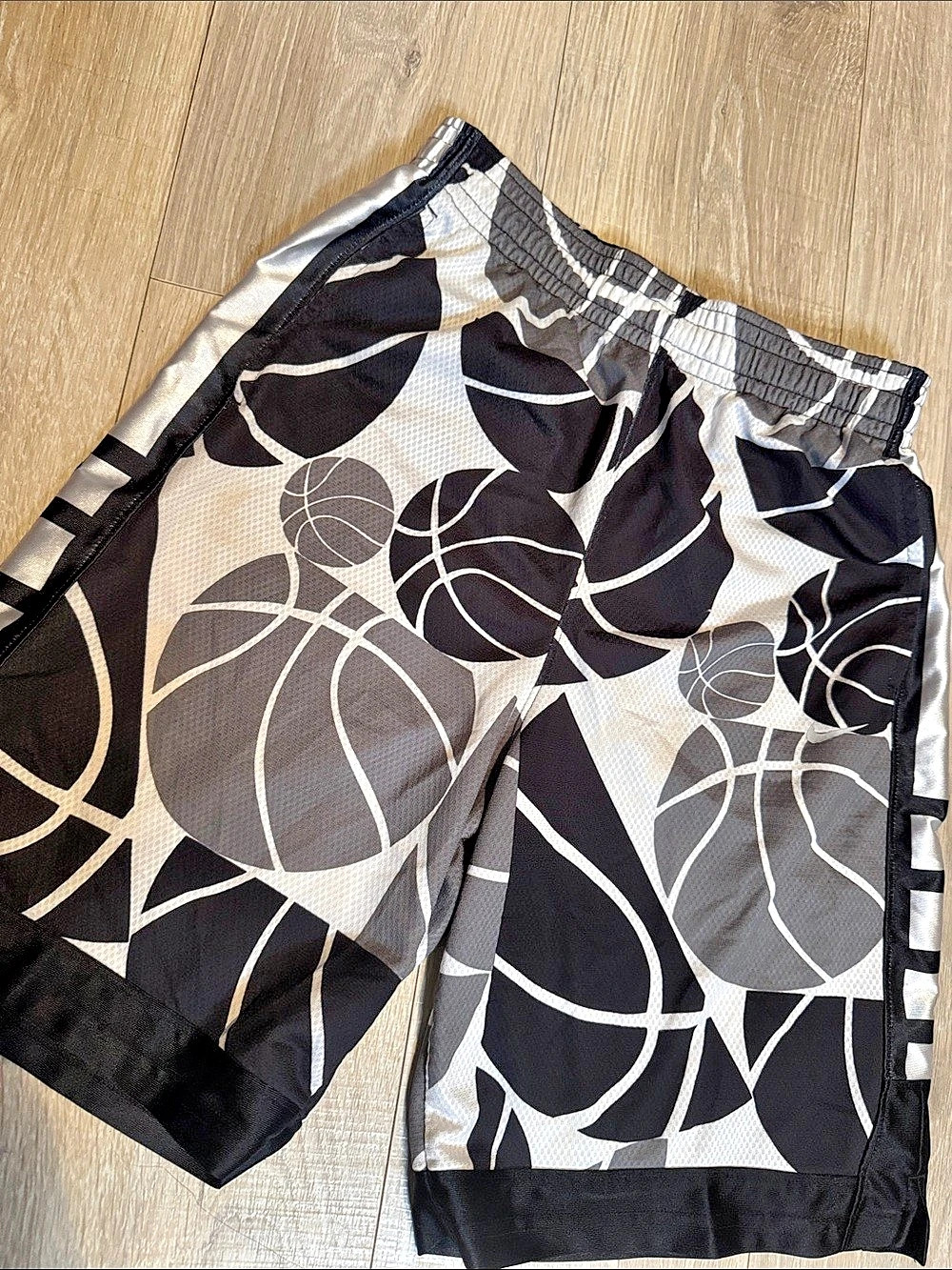 Nike DRI-FIT youth Basketball Print Athletic Shorts XL Like New